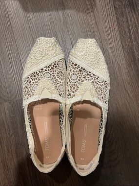 Toms crochet flats white